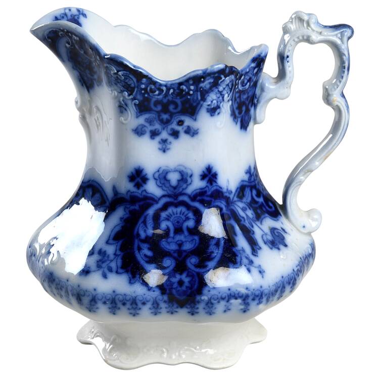Florida (Flow Blue, Gold Accents) 24 Oz Pitcher
