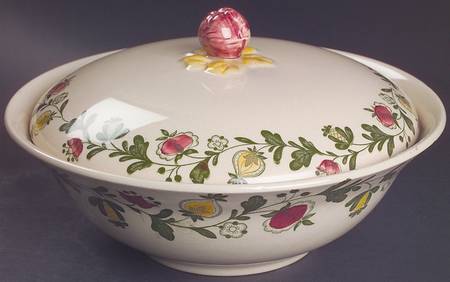 Gretchen Green Round Covered Vegetable