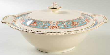 Hampton Round Covered Vegetable