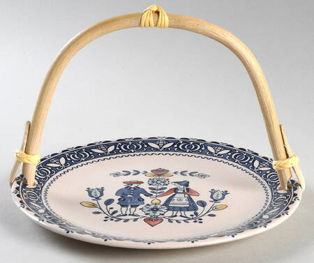 Hearts & Flowers Smooth 5 3/8"-5 5/8" Bamboo Handled Serving Plate  HC