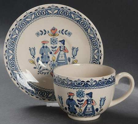 Hearts & Flowers Smooth Flat Cup & Saucer Set