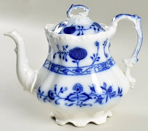 Holland (Flow Blue) Teapot & Lid