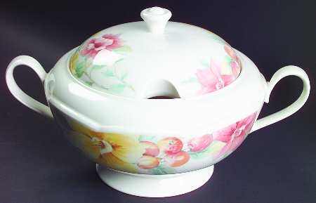 Hyde Park (Scalloped) Tureen &  Lid