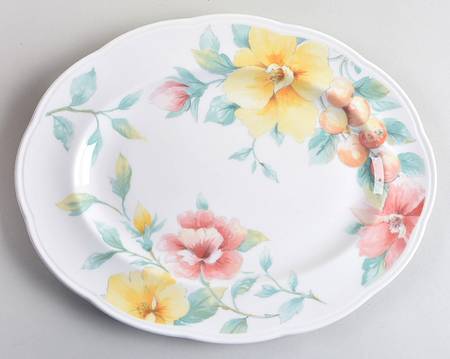 Hyde Park (Scalloped) 13" Oval Serving Platter