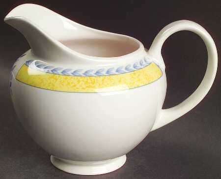 Jardiniere Yellow 24 Oz Pitcher