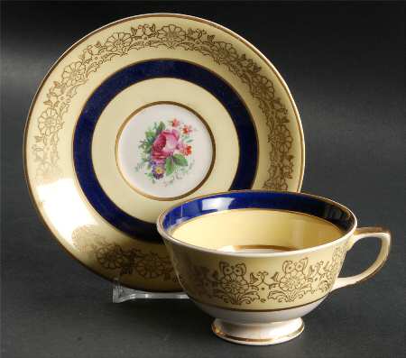 JB114 Footed Cup & Saucer Set