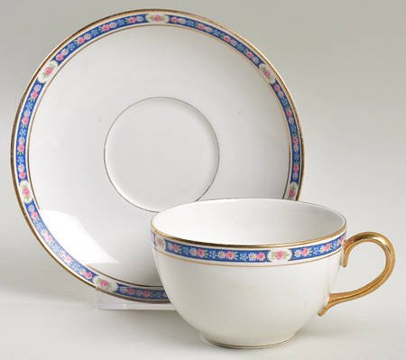 JB118 Footed Cup & Saucer Set