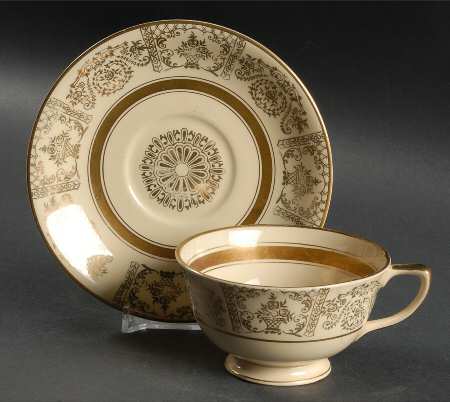 JB13 Footed Cup & Saucer Set