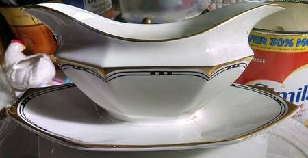 JB14 Gravy Boat with Attached Underplate