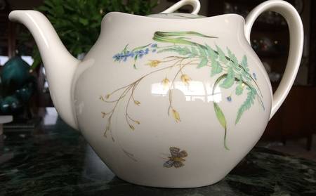JB143 Teapot & Lid