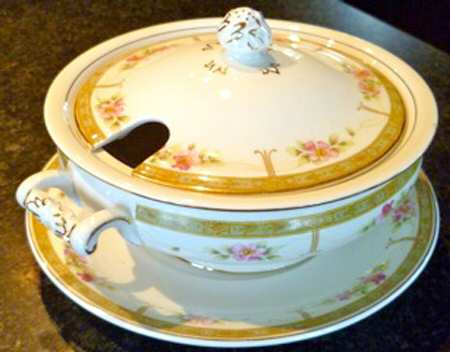 JB167 Gravy Boat & Lid w/Underplate