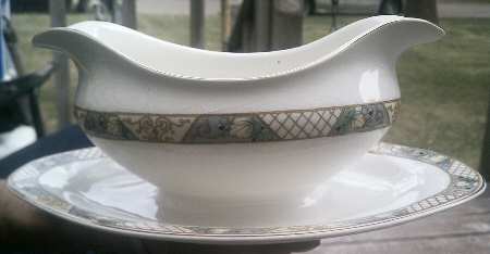JB173 Gravy Boat with Attached Underplate