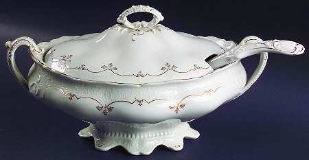 JB190 Tureen & Lid w/Ladle