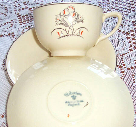 JB204 Flat Cup & Saucer Set