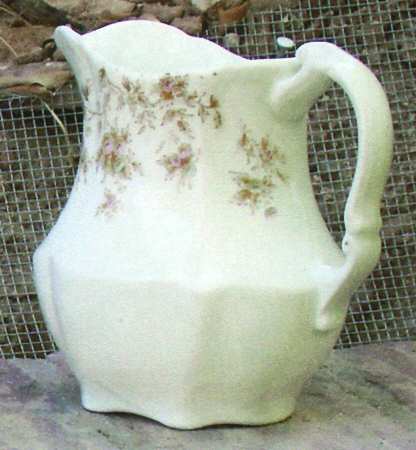 JB246 Creamer