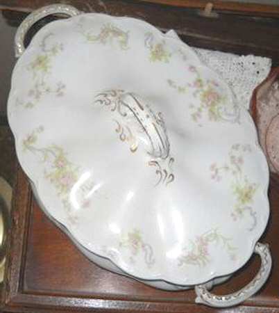 JB251 Oval Covered Vegetable