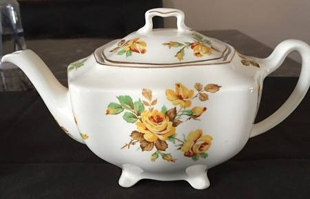 JB260 Teapot & Lid