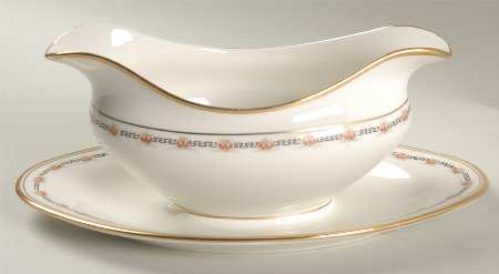 JB56 Gravy Boat with Attached Underplate