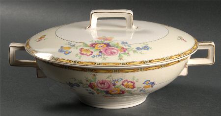 Lorraine Round Covered Vegetable