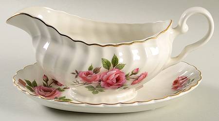 Lynmere Gravy Boat & Underplate