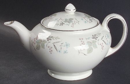 Lynton (Older, Snowhite) Teapot & Lid