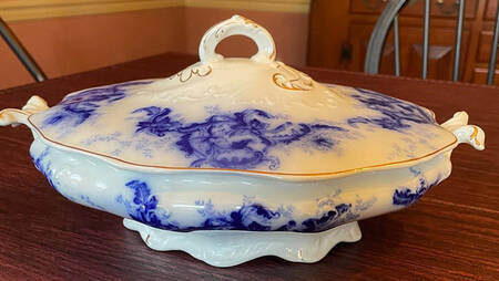 Mentone (Flow Blue) Round Covered Vegetable