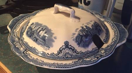 Old Britain Castles Blue (Made in England) Large Round Covered Vegetable