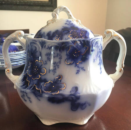 Peach (Flow Blue, Gold Accents) Sugar Bowl & Lid