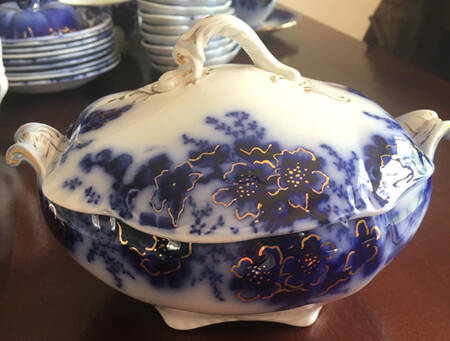 Peach (Flow Blue, Gold Accents) Round Covered Vegetable