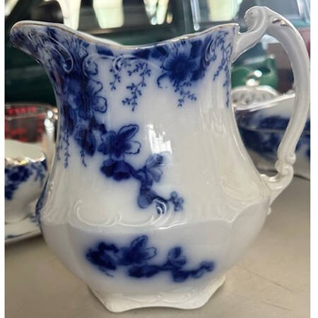Peach (Flow Blue, Gold Accents) 72 Oz Pitcher