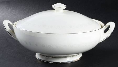 Pirouette White & Blue Round Covered Vegetable