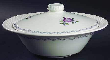 Plum Blossom Round Covered Vegetable