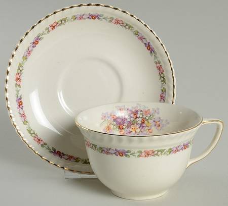 Queen's Bouquet Oversized Cup & Saucer Set