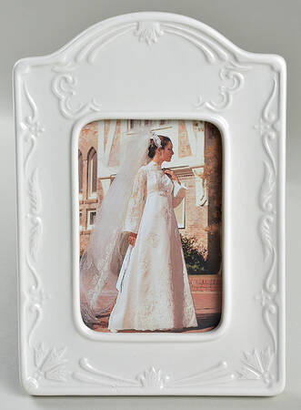 Richmond White Frame Holds 3 1/2" X 5"
