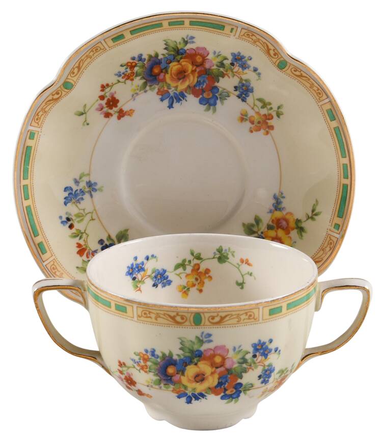 Romance (Scallop) Flat Bouillon Cup & Saucer