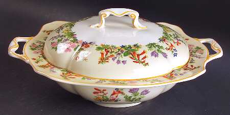 Sweet Briar Round Covered Vegetable