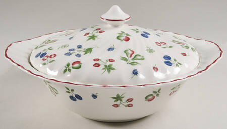 Sweetbriar Round Covered Vegetable