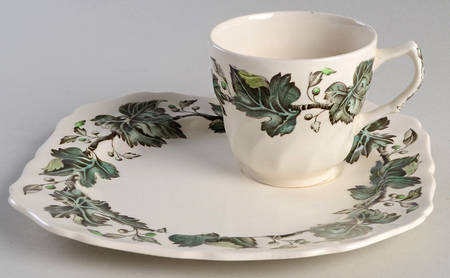 Vintage Cream (Green Ivy & Berries) Snack Plate & Cup Set