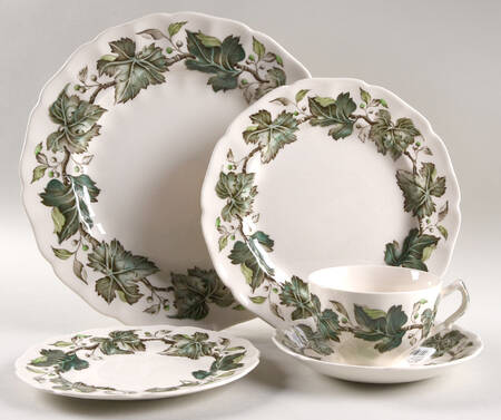 Vintage Cream (Green Ivy & Berries) 5 Piece Place Setting