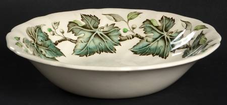 Vintage Cream (Green Ivy & Berries) Coupe Soup Bowl