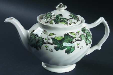 Vintage Cream (Green Ivy & Berries) Teapot & Lid