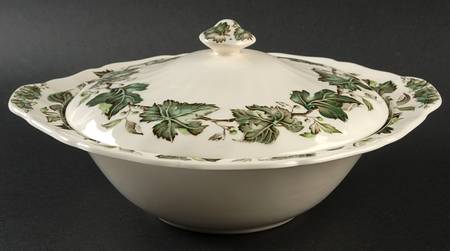 Vintage Cream (Green Ivy & Berries) Round Covered Vegetable