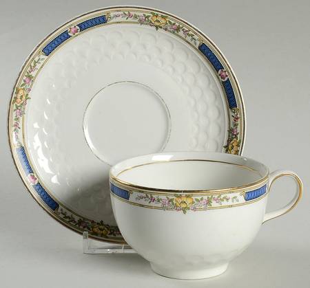 Vincent Footed Cup & Saucer Set
