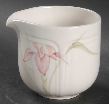 Vogue (Flowers Center) Creamer