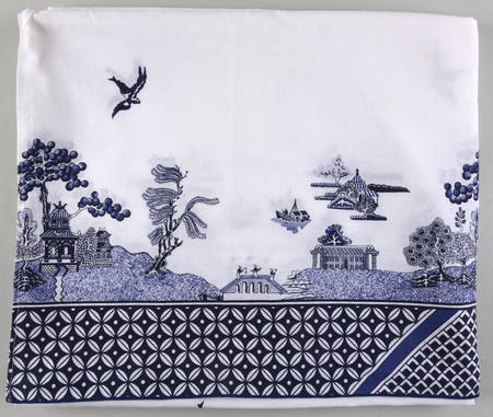 Willow Blue (Made in England, Earthenware, Newer) 52" x 70" Rectangular Tablecloth