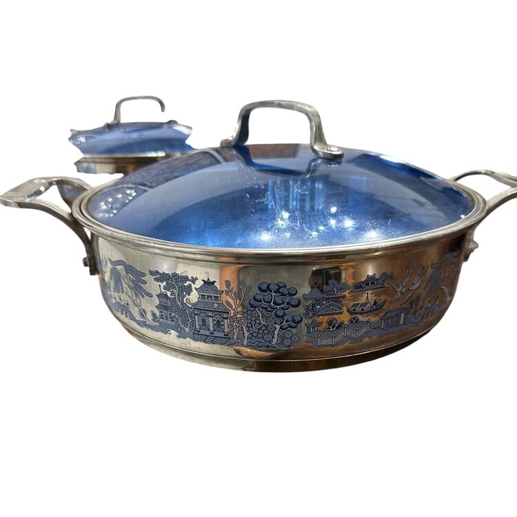 Willow Blue (Made in England, Earthenware, Newer) 5 Qt Dutch Oven