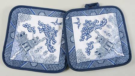 Willow Blue (Made in England, Earthenware, Newer) (Set of 2) Cloth Potholders