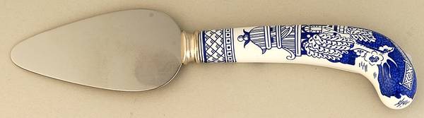 Willow Blue (Made in England, Earthenware, Newer) Cheese Server with Stainless Blade