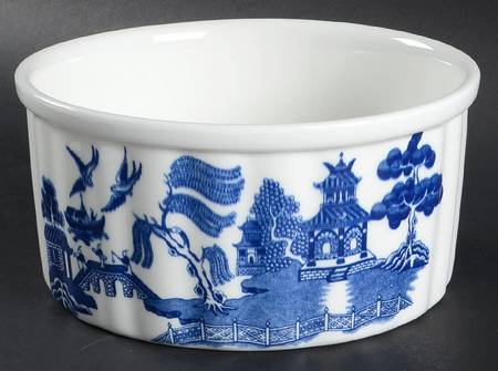 Willow Blue (Made in England, Earthenware, Newer) 7" Souffle