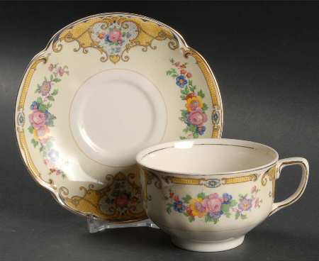 Yale Flat Cup & Saucer Set